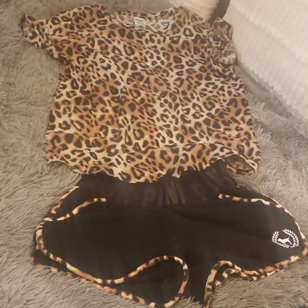 *:･ﾟSOLD*:･ﾟVictoria secret pink shorts & shirt